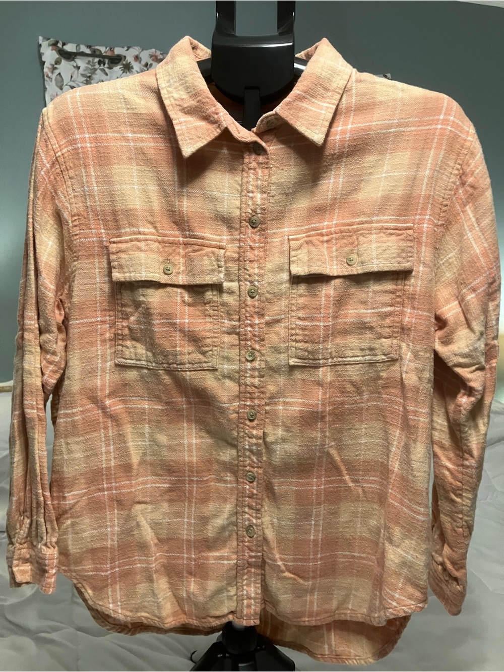 American Eagle Peach Plaid Flannel Shirt Women Medium Overshirt